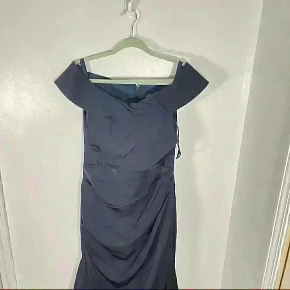 NEW La Femme Off Shoulder Ruched Satin Trumpet Gown Navy Size 8 Style 28103 - Picture 10 of 10